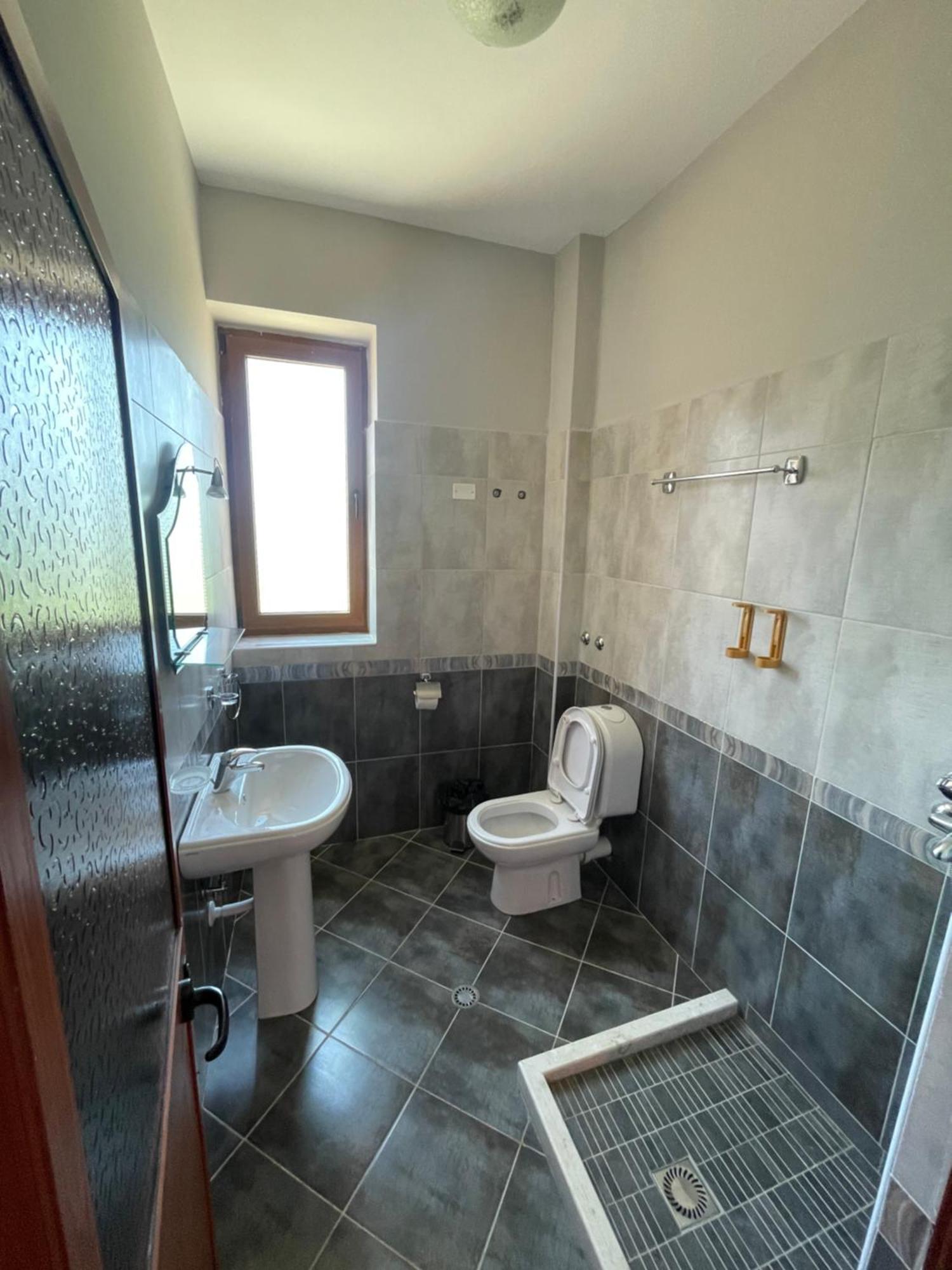 Lura Hotel Fushe-Lure Exterior foto